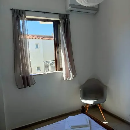 Apartment V *