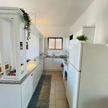 V Apartment *