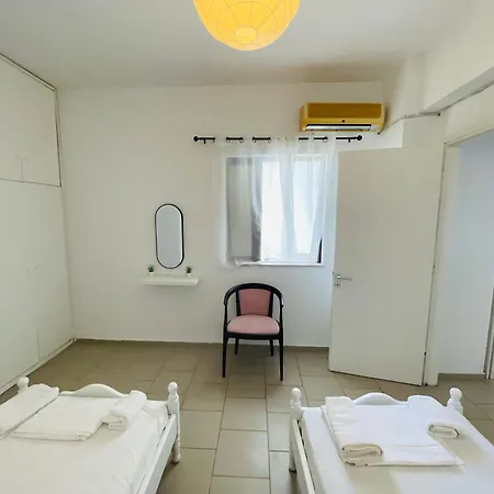 Apartment V *